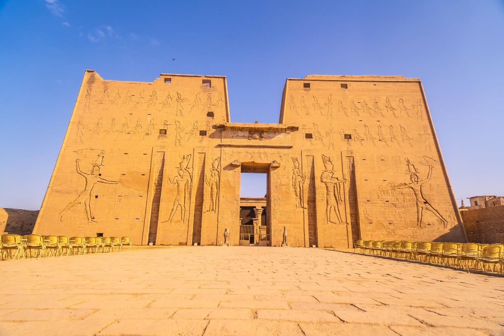 entop-temples-in-luxor-karnak-luxor-temple-hatshepsut