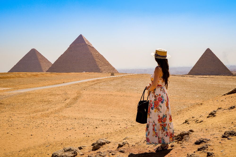 ena-travelers-guide-what-to-see-and-do-at-the-pyramids